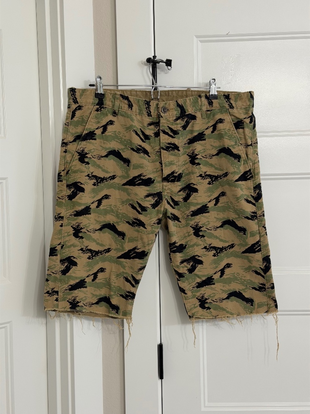 Levi’s Strauss Shorts Sz 38 Men Camo Cargo Bermuda Snap Pocket Casual Hiking